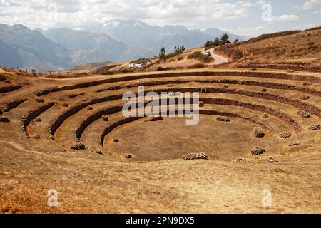 Le terrazze del sito archeologico di Moray nel dipartimento di Cusco, Perù Foto Stock