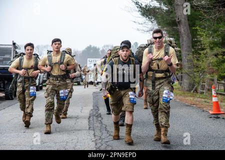 2023, aprile 16th. Massachusetts. 10th° anniversario della dura Ruck Marathon della Military Friends Foundation, organizzata con la Boston Marathon Associo. Foto Stock