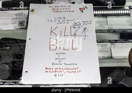 Beverly Hills, Stati Uniti. 17th Apr, 2023. Oggetti d'asta classici e contemporanei di Hollywood presso Julien's Auctions. Sceneggiatura del film "Kill Bill". (Foto di Ted Soqui USA) Credit: Sipa USA/Alamy Live News Foto Stock