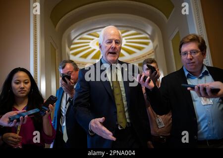 Washington, Stati Uniti. 17th Apr, 2023. Il senatore John Cornyn (R-TX) parla con i media degli Stati Uniti Capitol, a Washington, DC, lunedì 17 aprile, 2023. (Graeme Sloan/Sipa USA) Credit: Sipa USA/Alamy Live News Foto Stock