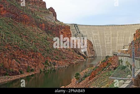 Vista alla diga di T Roosevelt - Arizona Foto Stock