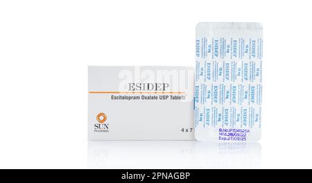 CHONBURI, THAILANDIA-18 FEBBRAIO 2023: Esidep compressa in blister. Escitalopram pillole per trattare il disturbo depressivo maggiore, ansia generalizzata Foto Stock