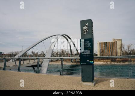 Il ponte George C. King a calgary, canada - Maggio 2022. Foto di alta qualità Foto Stock