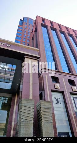 Bangalore, Karnataka, India-Aprile 18 2023: Vista della bella architettura di UB City. Fantastico centro commerciale con iconici grattacieli della città Foto Stock