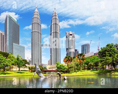 KUALA LUMPUR, Malesia - Ferbruary 5: Torri Petronas il 5 febbraio 2016 a Kuala Lumpur, Malesia.Petronas Towers è il più alti edifici in wo Foto Stock