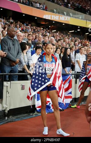 Allyson Felix con la bandiera degli Stati Uniti al London 2017 World Athletics Championships. Foto Stock