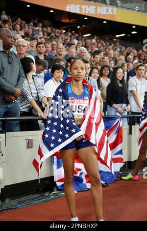 Allyson Felix con la bandiera degli Stati Uniti al London 2017 World Athletics Championships. Foto Stock