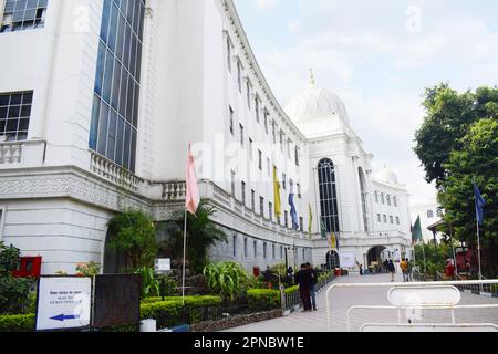 La porta anteriore del Museo Salar Jung a Hyderabad, India, uno dei più grandi musei del mondo, che ospita una vasta collezione di arte e antiquariato Foto Stock