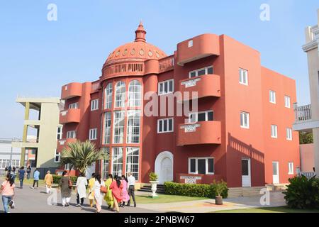 Un edificio di set cinematografico, Ramoji Film City, Hyderabad, India. Con diversi stili architettonici, paesaggi di strada e sfondi, attirando prod cinematografici Foto Stock