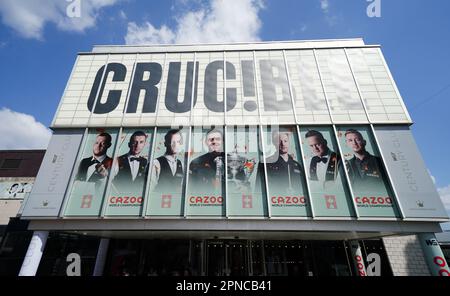 Vista sul Crucible Theatre, sede del Cazoo World Snooker Championship, al Crucible Theatre di Sheffield. Data immagine: Martedì 18 aprile 2023. Foto Stock