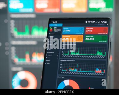 Galati, Romania - 18 aprile 2023: Nuova versione di PI-hole - ad blocking e protezione della privacy: Un approfondimento su Dashboard e opzioni di configurazione Foto Stock
