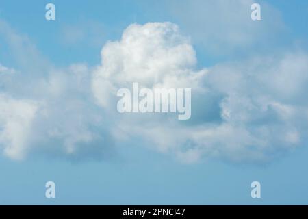 Le nuvole e il tempo sono affascinanti da testimoniare Foto Stock