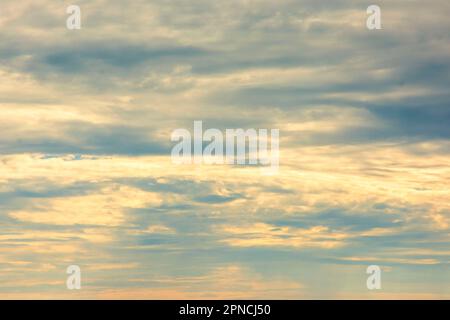 Le nuvole e il tempo sono affascinanti da testimoniare Foto Stock