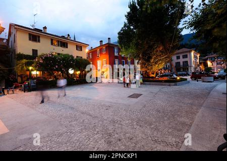 Mergozzo è un piccolo paese situato sulle rive del Lago di Mergozzo, al confine con il Lago maggiore. Mergozzo, Cusio Ossola Verbano, Piemonte, Italia, Europa Foto Stock