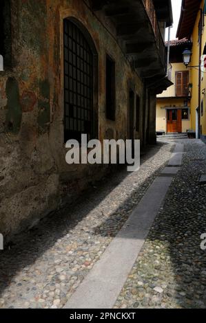 Mergozzo è un piccolo paese situato sulle rive del Lago di Mergozzo, al confine con il Lago maggiore. Mergozzo, Cusio Ossola Verbano, Piemonte, Italia, Europa Foto Stock