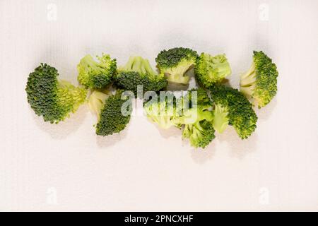 broccoli, varietà di cavolo con infiorescenza a forma di sfera, di colore verde scuro Foto Stock