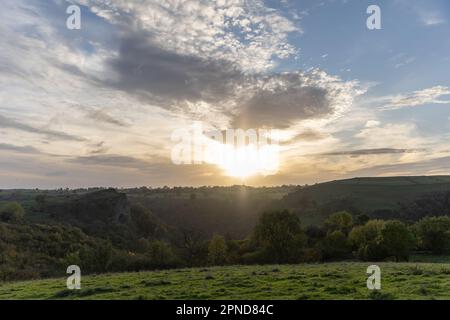 Thor’s Cave il 19th ottobre 2022 a Wetton, Staffordshire, Inghilterra. Credit: Notizie SMP Foto Stock