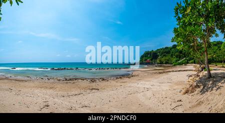 Panorama di Bamboo Beach a Ko Lanta isola, Thailandia. Paradiso tropicale. Foto Stock