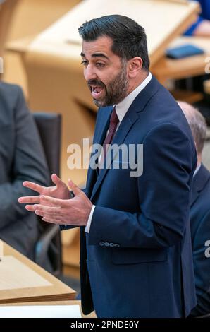 Il primo ministro Humza Yousaf ha rilasciato una dichiarazione sulle "nostre priorità per la Scozia”, nella camera principale del Parlamento scozzese di Edimburgo. Data immagine: Martedì 18 aprile 2023. Foto Stock