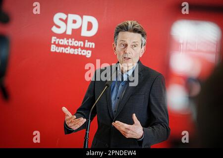 Berlino, Germania. 18th Apr, 2023. Rolf Mützenich. Credit: Kay Nietfeld/dpa/Alamy Live News Foto Stock