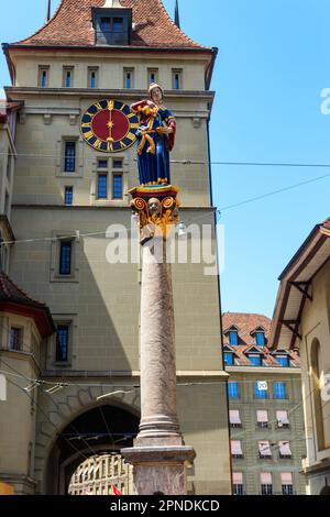 Anna Seiler fontana (Anna-Seiler-Brunnen) e Kafigturm torre nella città vecchia di Berna, Svizzera Foto Stock