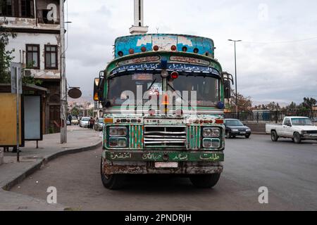 Damasco, Siria - maggio, 2023: Vecchio autobus a Damasco, Siria Foto Stock