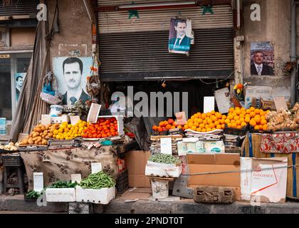 Damasco, Siria - aprile, 2023: Negozio di frutta e verdura, sulla strada a Damasco, Siria Foto Stock