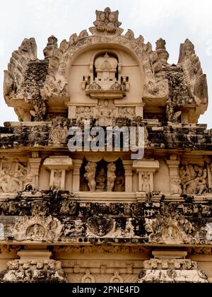 Gopuram vista nel tempio Kailasanathar situato a kanchipuram dedicato a signore shiva Foto Stock