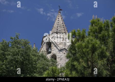 Campanile della chiesa gotica di Saint-Didiers (chiesa di Saint Desiderius) nel centro storico di Avignone, regione Provence-Alpes-Côte d'Azur, Franc Foto Stock