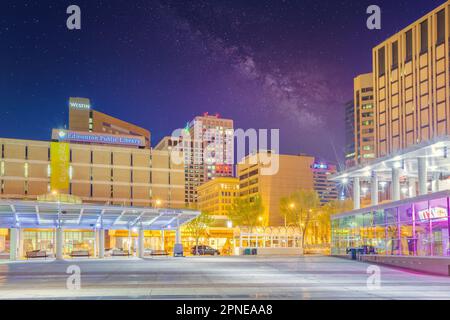 Churchill Square nel centro di Edmonton, Alberta, Canada di notte. Foto Stock