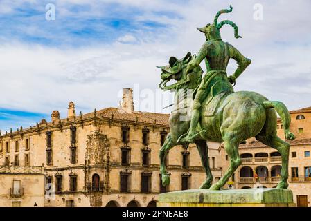 Statua equestre di Francisco Pizarro, conquistatore del Perù, nella piazza principale. Trujillo, Cáceres, Estremadura, Spagna, Europa Foto Stock