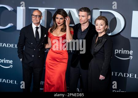 (Da sinistra a destra) Stanley Tucci, Priyanka Chopra-Jonas, Richard Madden, e Lesley Manville, parteciperanno alla prima mondiale della nuova serie Amazon prime Video Citadel al Theatre Royal, Drury Lane, a Londra. Data immagine: Martedì 18 aprile 2023. Foto Stock