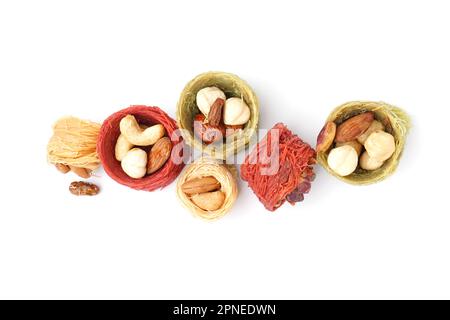 Gustoso baklava isolato su sfondo bianco Foto Stock