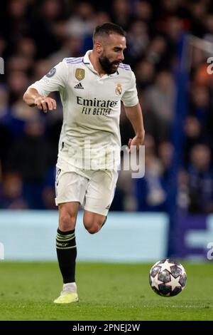 Dani Carvajal del Real Madrid controlla la palla durante la finale della UEFA Champions League Quarter, che si terrà martedì 18th aprile 2023 tra Chelsea e il Real Madrid a Stamford Bridge, Londra. (Foto: Federico Guerra Maranesi | NOTIZIE MI) Credit: NOTIZIE MI & Sport /Alamy Live News Foto Stock