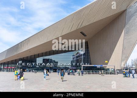 Stazione centrale di Rotterdam, Stationsplein, Rotterdam Centrum, Rotterdam, Provincia dell'Olanda del Sud, Regno dei Paesi Bassi Foto Stock