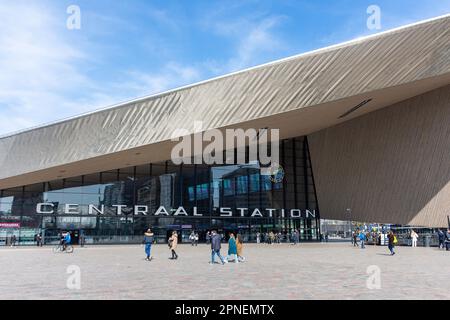 Stazione centrale di Rotterdam, Stationsplein, Rotterdam Centrum, Rotterdam, Provincia dell'Olanda del Sud, Regno dei Paesi Bassi Foto Stock