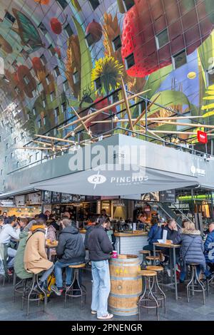 Pinchos Tapas Bar a Markthal (mercato interno), Hoogstraat, Stadsdriehoek, Rotterdam, Provincia dell'Olanda del Sud, Regno dei Paesi Bassi Foto Stock