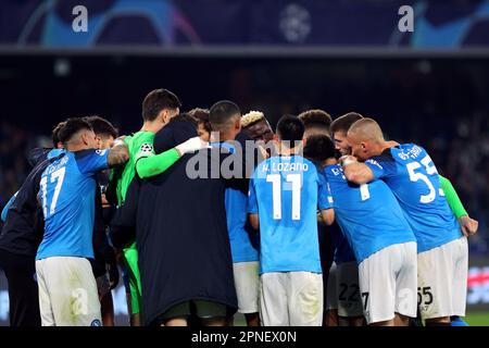 Napoli, Italia. 18th Apr, 2023. Napoli giocatori alla fine della UEFA Champions League, quarti di finale, 2nd tappa di calcio tra SSC Napoli e AC Milan il 18 aprile 2023 allo stadio Diego Armando Maradona di Napoli - Foto Federico Proietti/DPPI Credit: DPPI Media/Alamy Live News Foto Stock