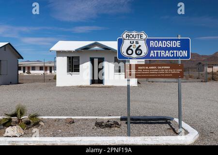 Amboy CA USA Feb 18 2023: Roy's Motel e Cafe Roadside Attraction sulla Route 66 Foto Stock