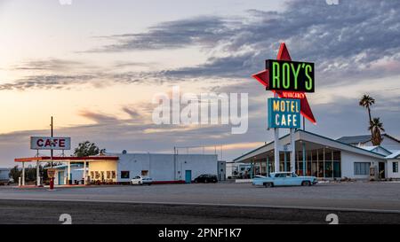 Amboy CA USA Feb 18 2023: Roy's Motel e Cafe Roadside Attraction sulla Route 66 Foto Stock