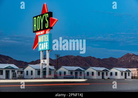 Amboy CA USA Feb 18 2023: Roy's Motel e Cafe Roadside Attraction sulla Route 66 Foto Stock