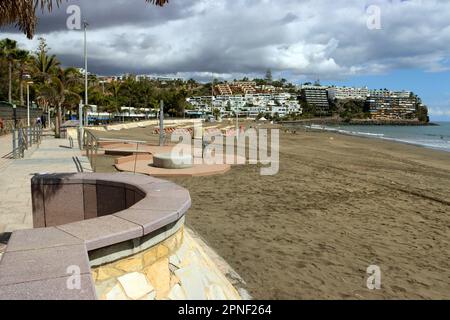 Vista sulla quasi deserta Playa de Agustin, Isole Canarie, Gran Canaria, San Agustin Foto Stock