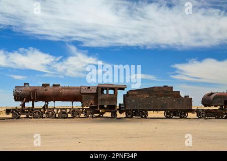 La testa di una locomotiva arrugginita nel cimitero ferroviario di Uyuni, Bolivia, Uyuni Foto Stock