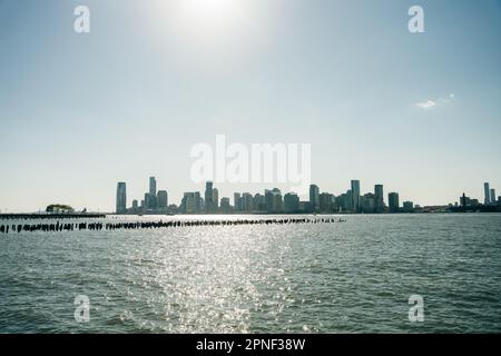 Vista panoramica degli skyline di New Jersey City. Foto di alta qualità Foto Stock