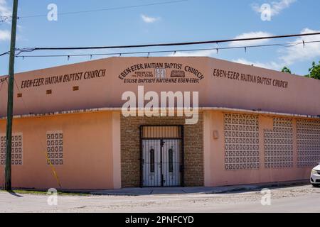 Little Haiti Miami, FL, USA - 18 aprile 2023: Foto della Chiesa Battista di Ebenezer Haitian a Little Haiti Foto Stock