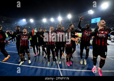 Napoli, Italia. 18th Apr, 2023. I giocatori di AC Milan festeggiano la vittoria dopo la seconda tappa finale della UEFA Champions League tra AC Milan e Napoli a Napoli, il 18 aprile 2023. Credit: Daniele Mascolo/Xinhua/Alamy Live News Foto Stock