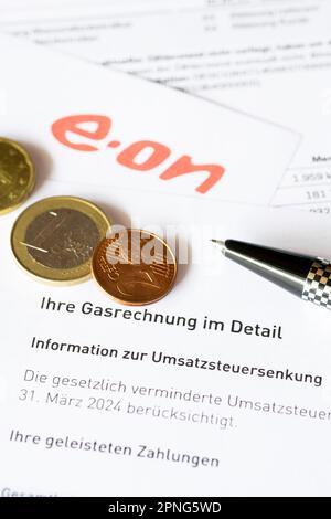 Costi energetici dell'immagine Symbol, EON AG, bolletta del gas, contratto del gas, gas, euro, monete, biros Foto Stock