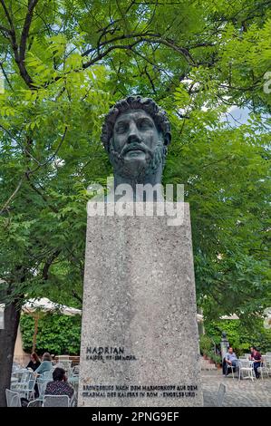 Fusione di bronzo, testa di Adriano nel cortile del Glypthek, Monaco, Baviera, Germania Foto Stock