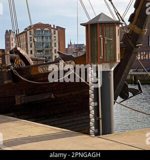 Poeler Kogge Wissemara, nave passeggeri e monumento tecnico, Porto Vecchio, Città anseatica di Wismar, Meclemburgo-Vorpommern, Germania Foto Stock