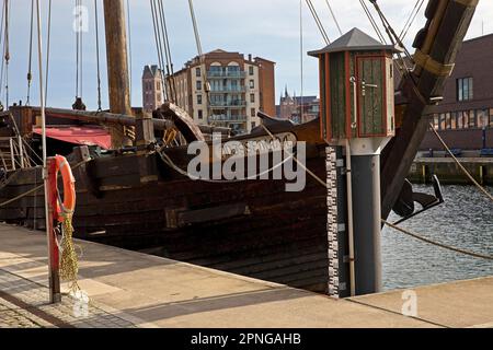 Poeler Kogge Wissemara, nave passeggeri e monumento tecnico, Porto Vecchio, Città anseatica di Wismar, Meclemburgo-Vorpommern, Germania Foto Stock